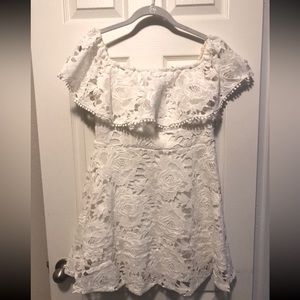 white lacy strapless dress